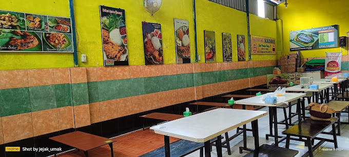 AYAM PENYET KILISUCI