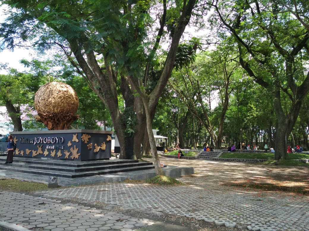 HUTAN KOTA JOYOBOYO